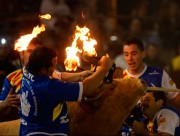La tradición del toro de fuego regresa a La Misericordia con las mejores cuadrillas de la actualidad. Foto: Alberto Barrios.